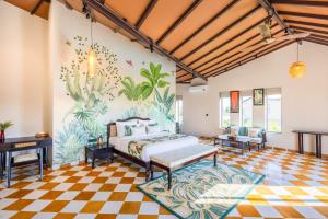 En eller flere senge i et værelse på The Forest Chapter by Sayaji, Jawai + 48 billeder