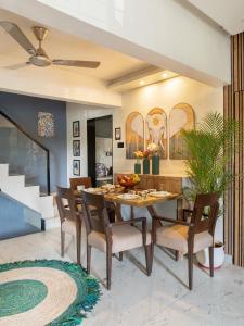 Posezení v ubytování Bombay Breeze 3BHK Cosy Spacez Luxury Villa