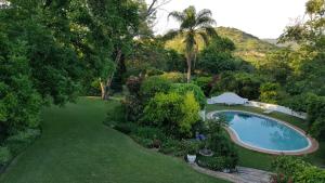 Bazén v ubytování The Bardolino Artists Retreat nebo v jeho okolí