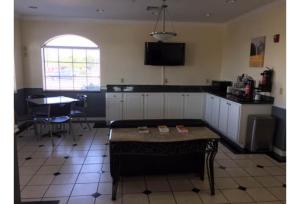 a living room with a table and a kitchen at Motel 6-Tyler, TX in Tyler