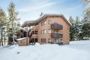 Το RMR: Sleeping Indian West 1 Condo in Teton Village τον χειμώνα