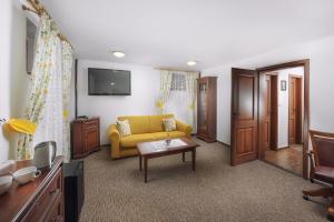 TV a/nebo společenská místnost v ubytování Penzión U dobrého pastiera