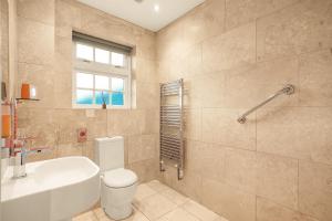 Phòng tắm tại Cherry Blossom - North East Escapes +15 ảnh