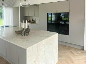 Η κουζίνα ή μικρή κουζίνα στο Unique Holiday Home Directly On The Beach