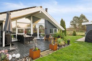 Vườn quanh Beautiful Summer House From 2008 Outdoor Spa