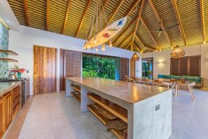 Billede fra billedgalleriet på Modern Tropical Bungalow magic ocean views i Cabo Matapalo