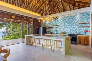Køkken eller tekøkken på Modern Tropical Bungalow magic ocean views