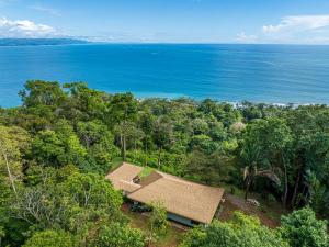 Naturlandskabet i nærheden af feriehuset + 12 billeder