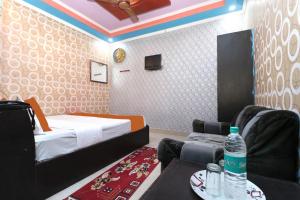 En eller flere senge i et værelse på Hotel O Heaven