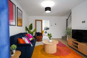 Et tv og/eller underholdning på 3-Bed House, Sleeps 5,Bedford