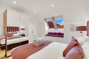 Giường trong phòng chung tại Old Farm- North East Escapes