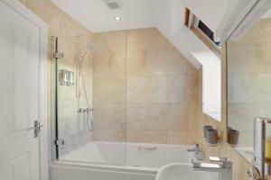 Phòng tắm tại Old Farm- North East Escapes +25 ảnh