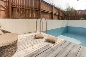 Swimmingpoolen hos eller tæt på 제주 무이펜션