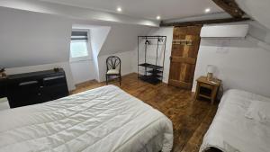 En eller flere senge i et værelse på Maison Plein Soleil