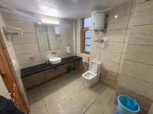 Ένα μπάνιο στο The Rohtang Chalet +58 φωτογραφίες