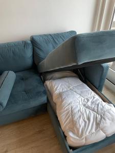 Posezení v ubytování Golfslag 7b, studio with sea view in Blankenberge