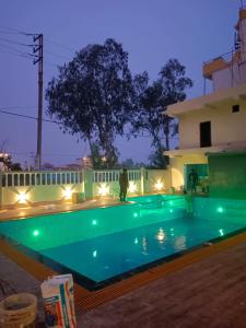 Swimmingpoolen hos eller tæt på Sea Land Mandarmani