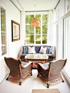 Et opholdsområde på Charming Swiss-Style Cabin On Hankø