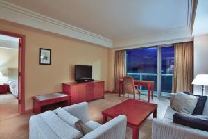 Televizors / izklaižu centrs naktsmītnē Hotel Hyundai by Lahan Mokpo