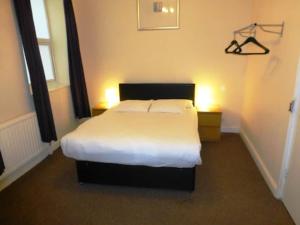 a bedroom with a large white bed in a room at Esplanade Hotel - Clacton On Sea, Beachfront Hotel by OYO in Clacton-on-Sea