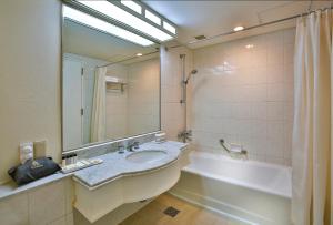 Vannas istaba naktsmītnē Hotel Hyundai by Lahan Mokpo
