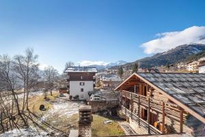 En generel udsigt til bjerge eller udsigt til bjerge taget fra pensionatet