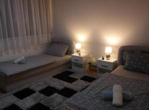 En eller flere senge i et værelse på Mountain Flower Apartment