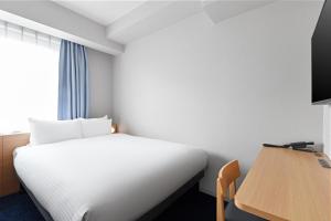 TV a/nebo společenská místnost v ubytování Sotetsu Fresa Inn Yodoyabashi