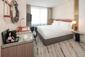 Postel nebo postele na pokoji v ubytování Dorsett Hotel Canary Wharf + 8 fotografií