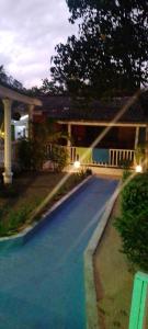 een huis met een oprit voor een huis bij Little Pumpkin Cabanas & seafood restaurant in Tangalle