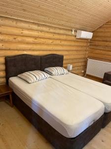 Giường trong phòng chung tại Wooden House +10 ảnh