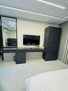 Et tv og/eller underholdning på سرايا بلقيس الاولى للشقق المخدومة