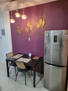 Køkken eller tekøkken på Cosy 2 bedroom in Paramount by Kandi