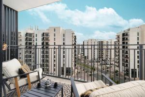 Μπαλκόνι ή βεράντα στο The Poet Den with 120 inch screen