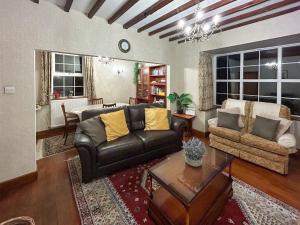 Χώρος καθιστικού στο Hillview