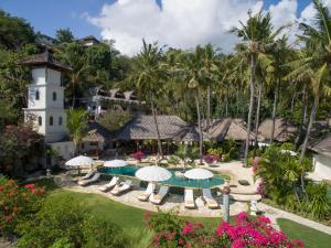 Útsýni yfir sundlaug á Palm Garden Amed Beach & Spa Resort Bali eða í nágrenninu