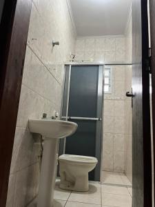 Koupelna v ubytování Casa Boqueirão excelente localização