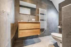 Phòng tắm tại Landgoed Steenbergen +56 ảnh