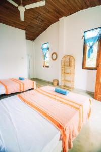 En eller flere senge i et værelse på Naïa Beach House Midigama + 22 billeder