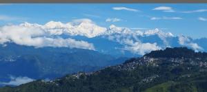 a view of a mountain range with snow capped mountains at Aashray kunj homestay in Jāmb