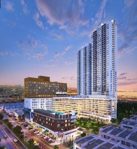 uitzicht op een stad met hoge gebouwen en verkeer bij Asteria Melaka by Attic Suite in Melaka