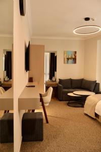 TV/trung tâm giải trí tại BM Avenue Hotel