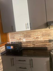 Kuchyň nebo kuchyňský kout v ubytování KIGALi FANTASTIC STAY