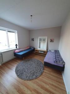 Ένα ή περισσότερα κρεβάτια σε δωμάτιο στο En apartment in central Finspång, 2 bathrooms