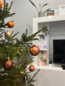 een kerstboom met kerstversieringen erop bij Modern two bedroom flat with balcony in Lenti