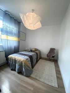 En eller flere senge i et værelse på Le Boudoir du Palais Climatisé & Luxueux