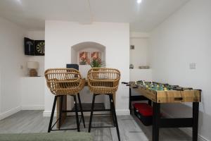 Posezení v ubytování 1-Bed Flat Near Gloucester Cathedral & Historic Docks