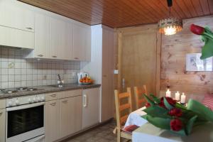 Kuchyň nebo kuchyňský kout v ubytování Haus Bel-Air