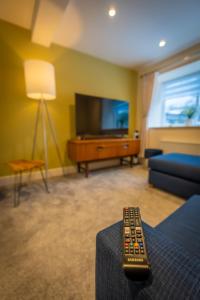 TV a/nebo společenská místnost v ubytování Florence Cottage