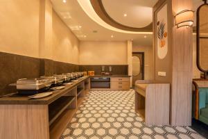 Kuchyň nebo kuchyňský kout v ubytování Treebo Premium Nagpur Automotive Square + 66 fotografií